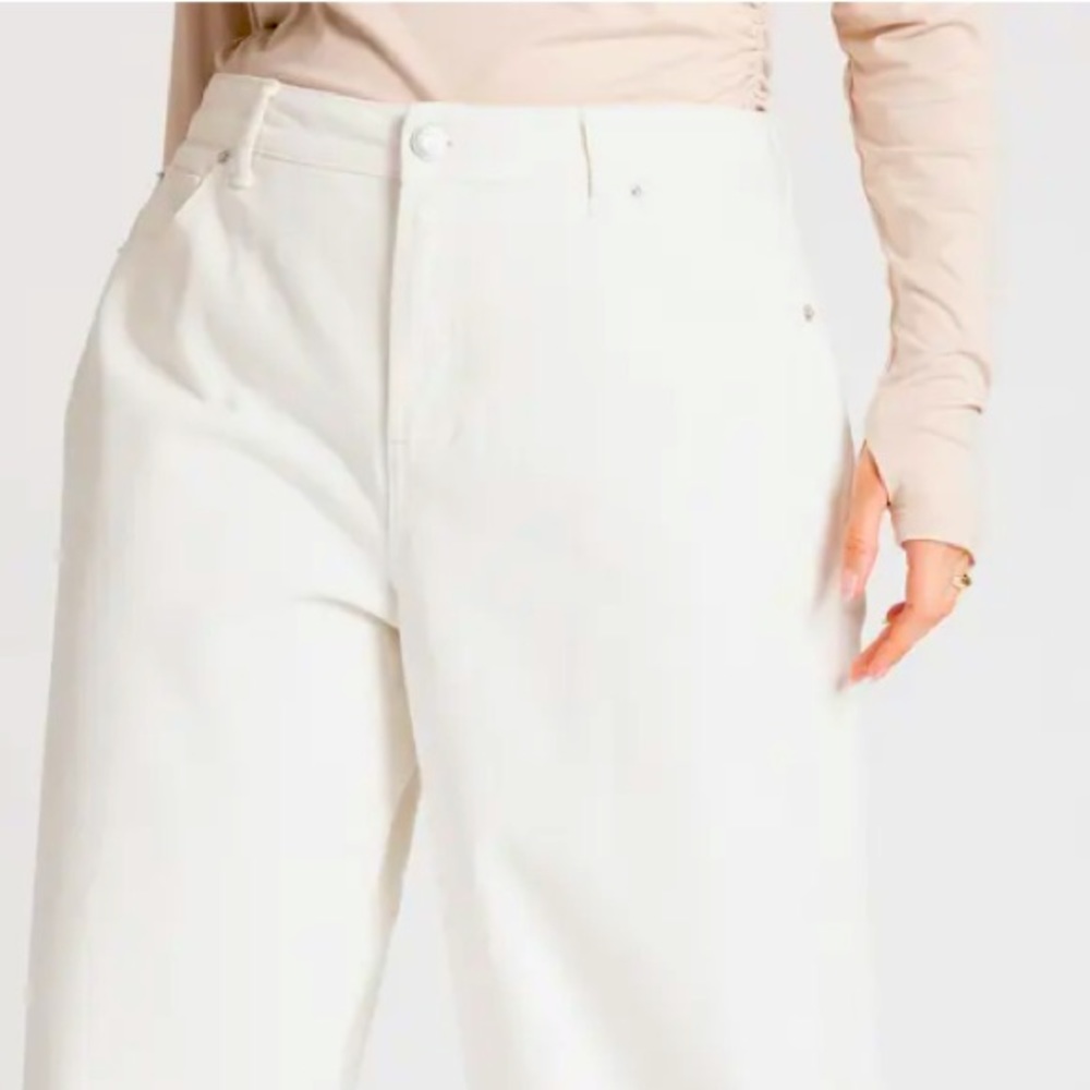 NWT gorgeous white straight leg denim pants jeans, relaxed fit, size 18 plus